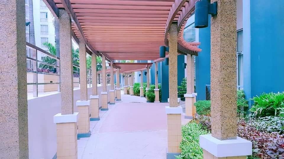 One Palm Tree Villas Condo Across Naia Terminal 3 Manila Exterior photo