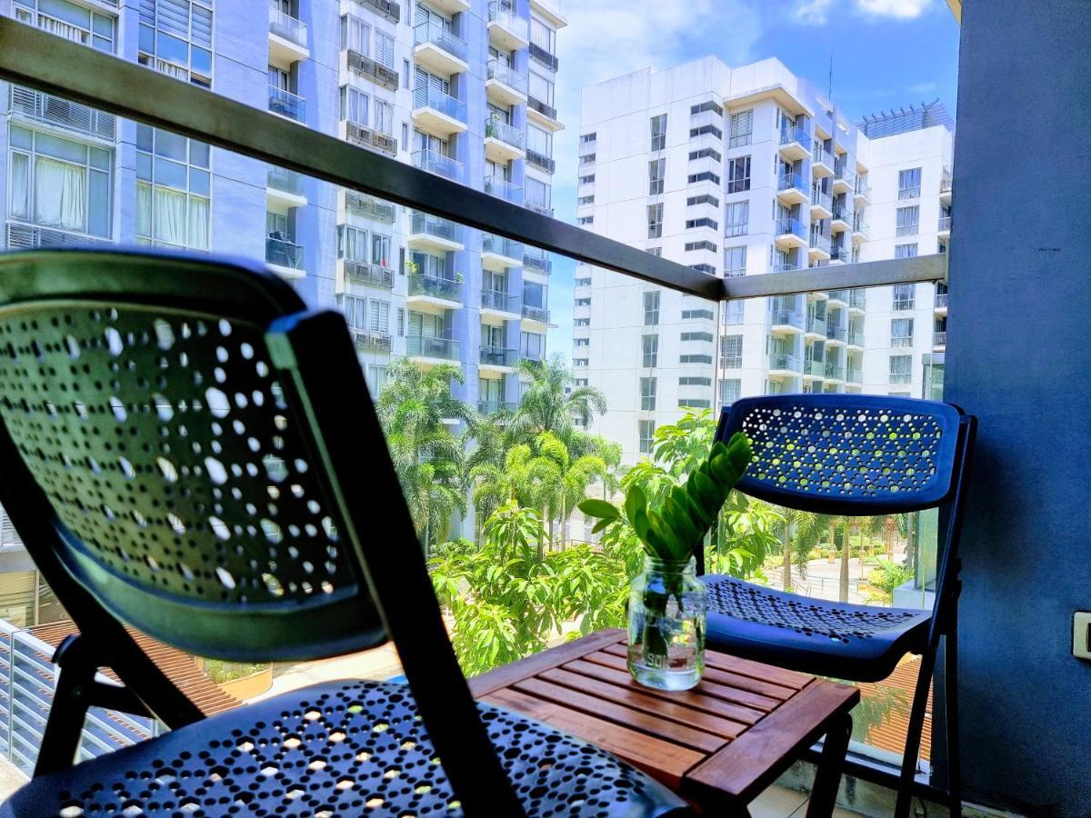 One Palm Tree Villas Condo Across Naia Terminal 3 Manila Exterior photo