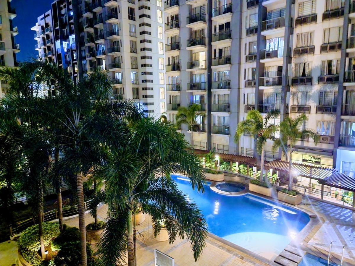 One Palm Tree Villas Condo Across Naia Terminal 3 Manila Exterior photo