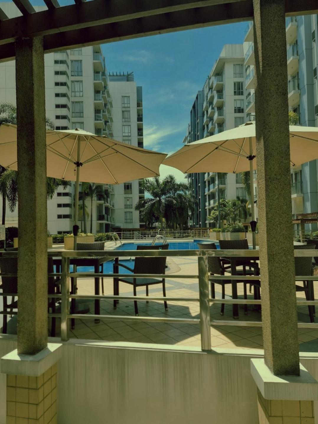 One Palm Tree Villas Condo Across Naia Terminal 3 Manila Exterior photo