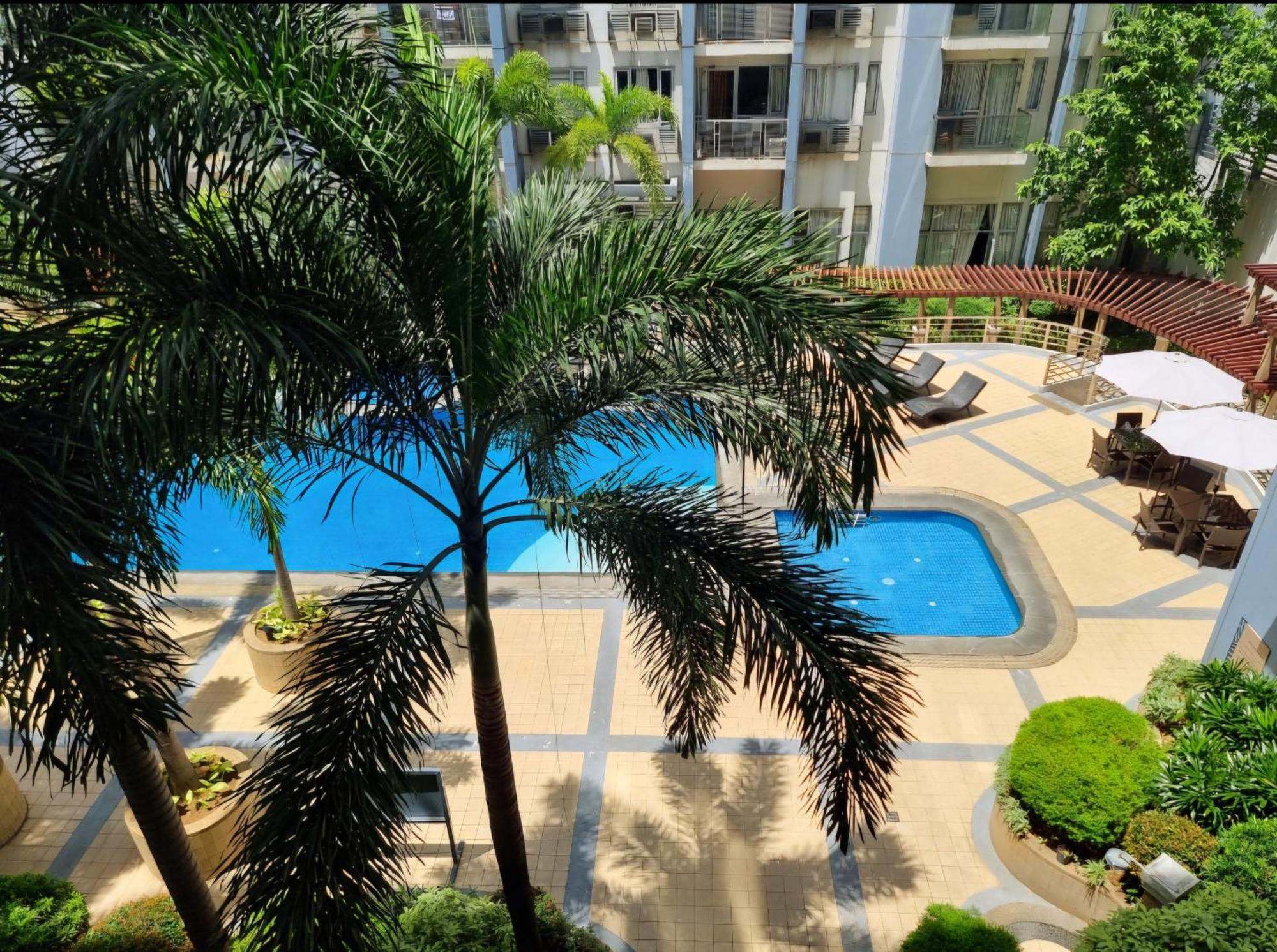 One Palm Tree Villas Condo Across Naia Terminal 3 Manila Exterior photo